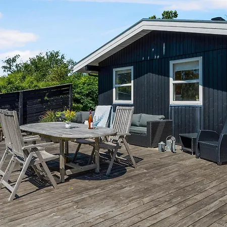 Spacious With Sea Glimpse Walking Distance To Lyngsbaek Feriehus