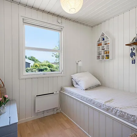 펜션 Beautiful And Spacious With A Sea View Near Lyngsbaek Beach, *