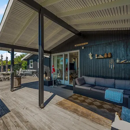 Spacious With Sea Glimpse Walking Distance To Lyngsbaek Feriehus Ebeltoft