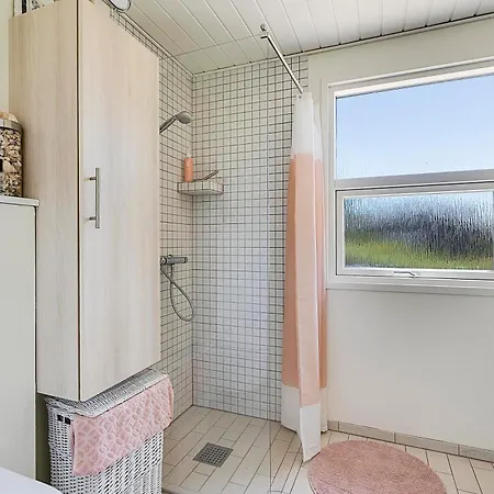 Beautiful And Spacious With A Sea View Near Lyngsbaek Beach, 에벨토프트