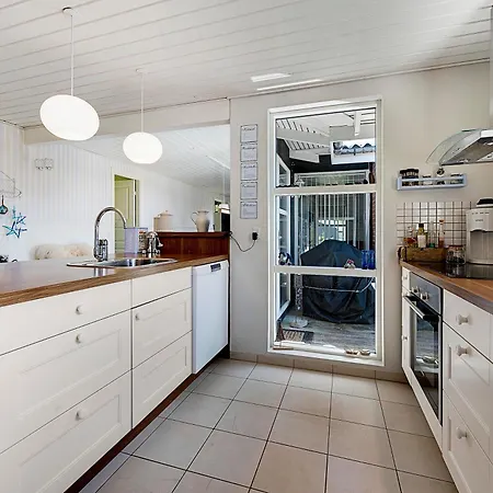 Spacious With Sea Glimpse Walking Distance To Lyngsbaek