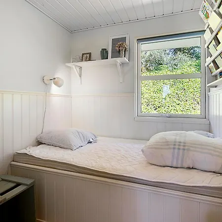 펜션 Beautiful And Spacious With A Sea View Near Lyngsbaek Beach, *