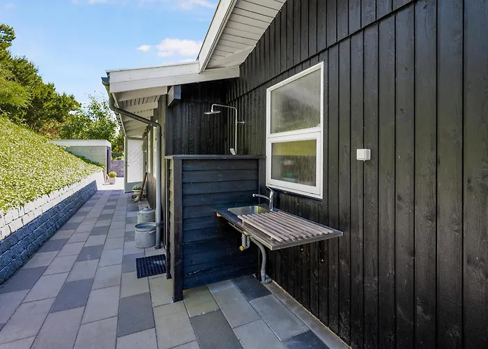 Spacious With Sea Glimpse Walking Distance To Lyngsbaek *