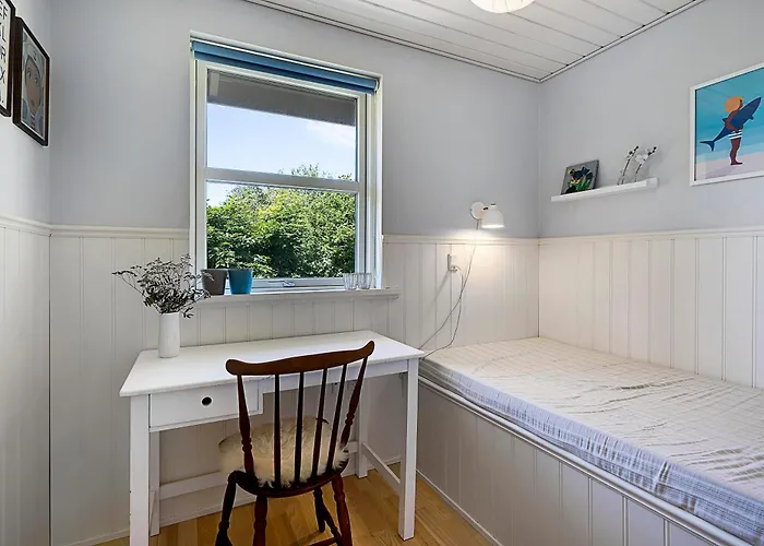 Spacious With Sea Glimpse Walking Distance To Lyngsbaek * Ebeltoft