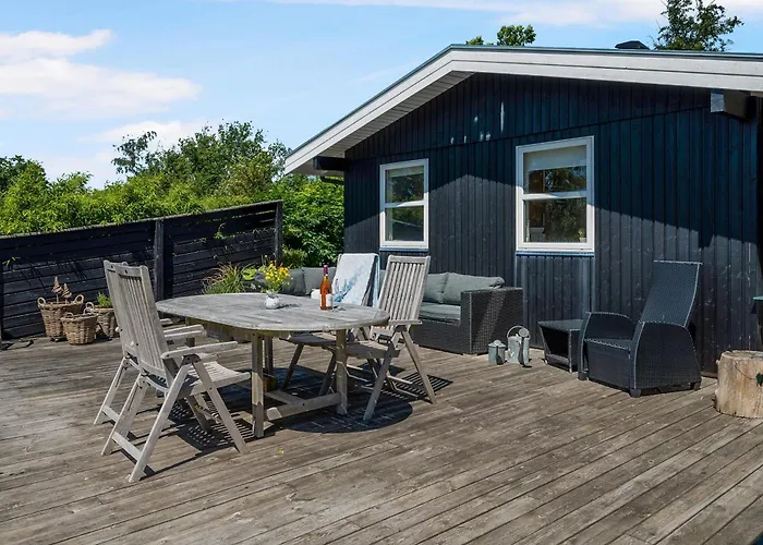 Spacious With Sea Glimpse Walking Distance To Lyngsbaek Feriehus