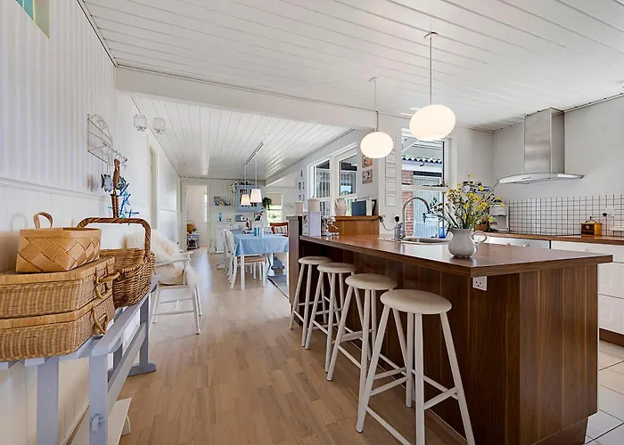 Feriehus Spacious With Sea Glimpse Walking Distance To Lyngsbaek