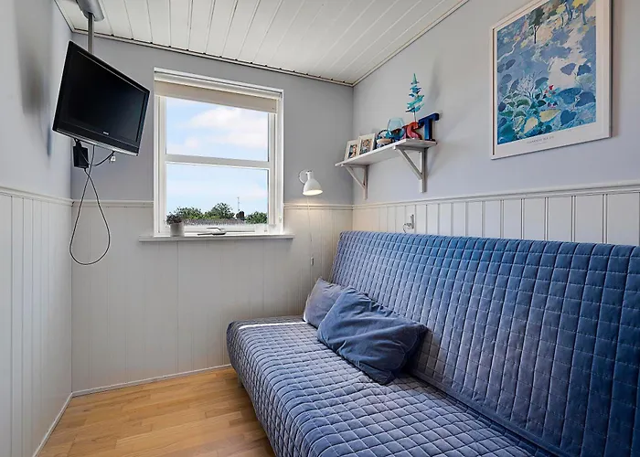 Feriehus Spacious With Sea Glimpse Walking Distance To Lyngsbaek Ebeltoft