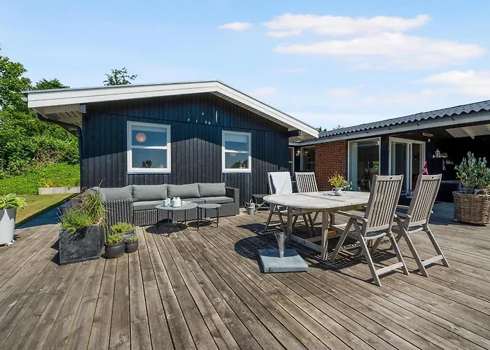 Spacious With Sea Glimpse Walking Distance To Lyngsbaek Ebeltoft