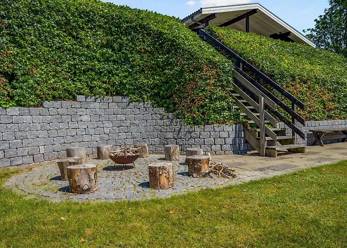 Spacious With Sea Glimpse Walking Distance To Lyngsbaek Feriehus