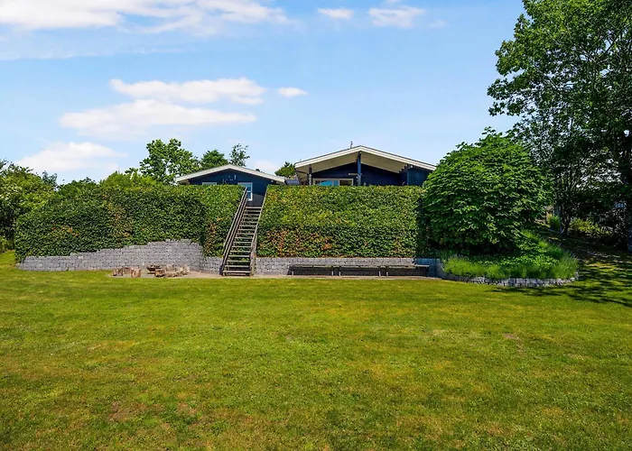 Spacious With Sea Glimpse Walking Distance To Lyngsbaek * Ebeltoft