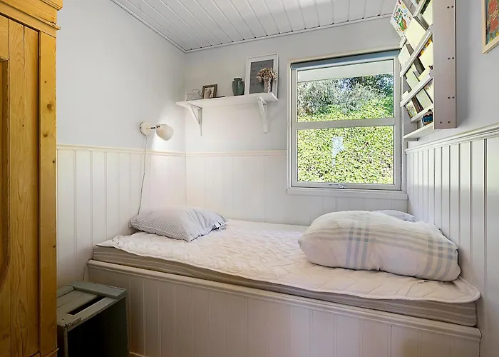 Feriehus Spacious With Sea Glimpse Walking Distance To Lyngsbaek *