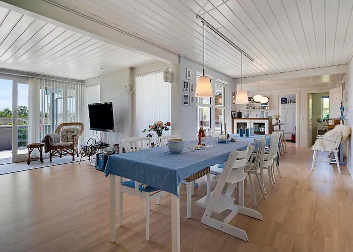 Spacious With Sea Glimpse Walking Distance To Lyngsbaek Ebeltoft